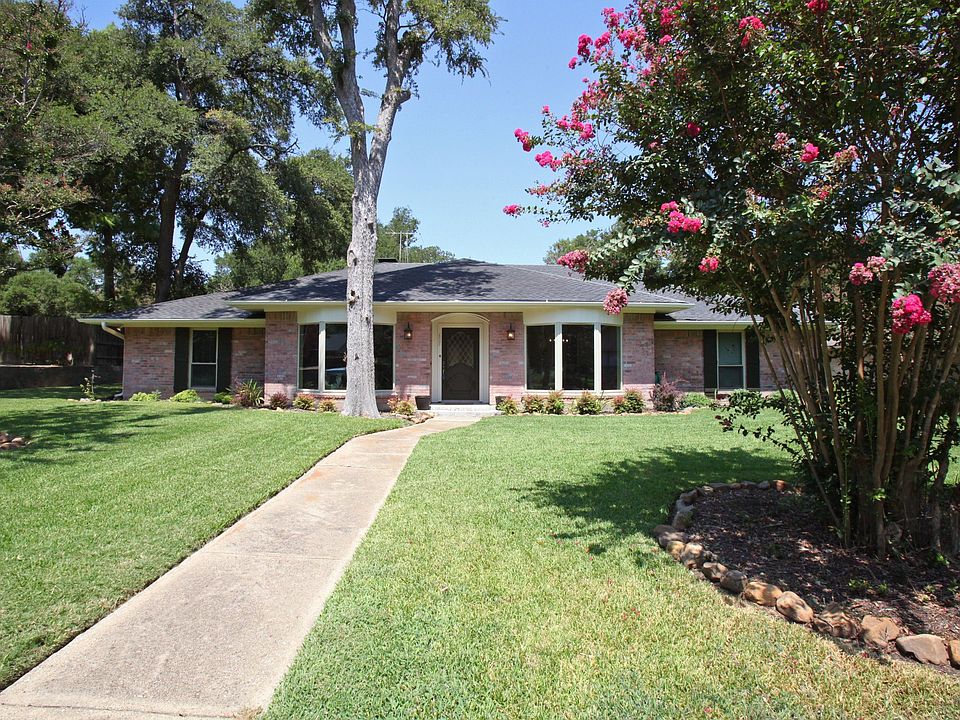 1st image of 605 Carroll Dr