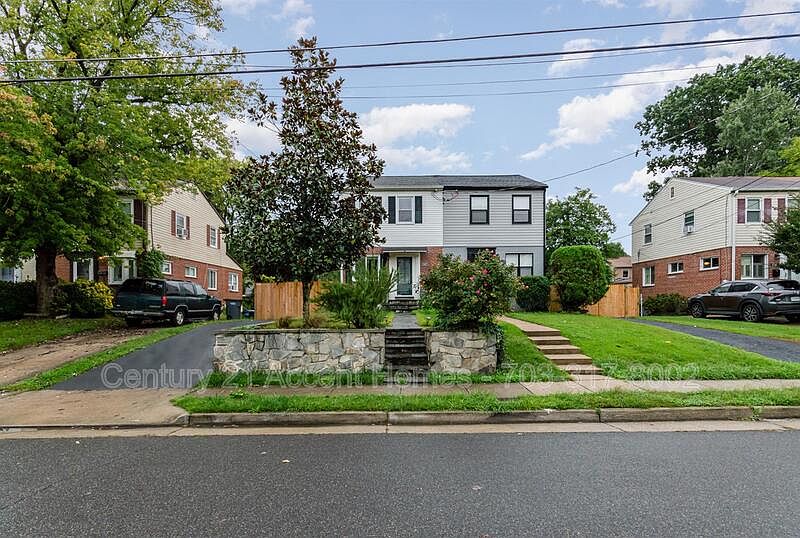 1st image of 2243 Roanoke Dr