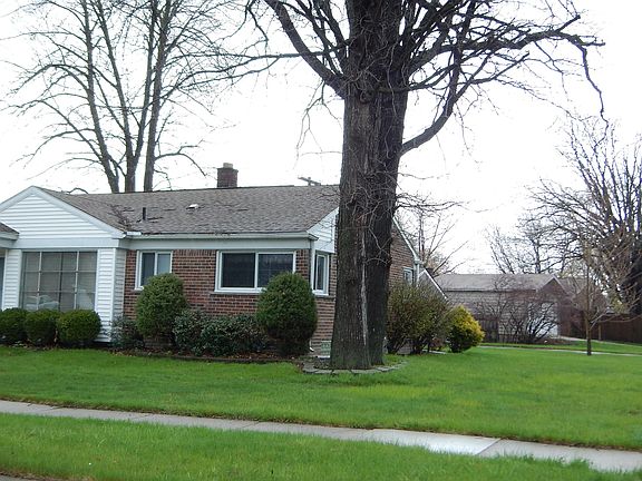 4th image of 23004 Sanders St
