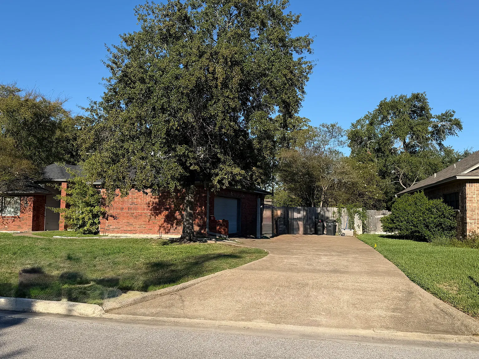 4 bed, 2130 sqft, $2,300 — Photo 2