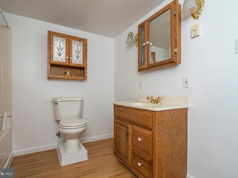 506 Saint Albans Ct — Photo 24