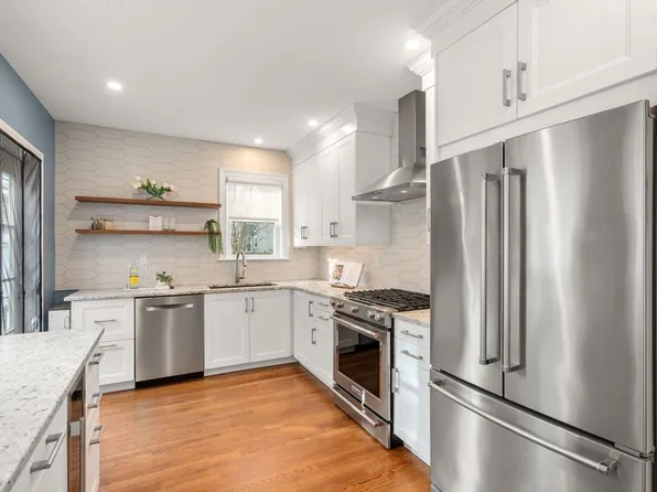 378 School St #1, Watertown, MA 02472