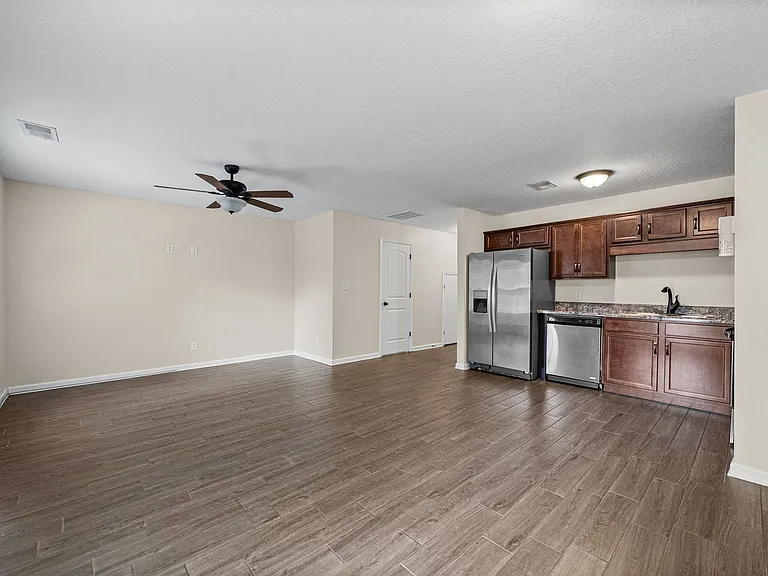 754 Robb Ave — Photo 6