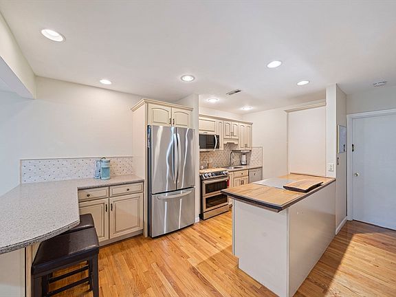3rd image of 206 Tall Oaks Dr Unit F
