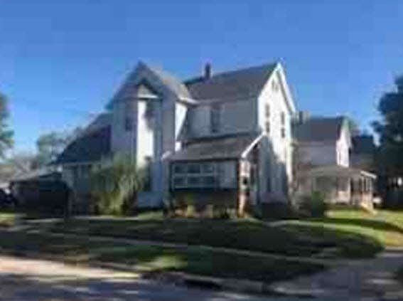 1st image of 389 E Market St