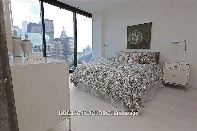 224 King St W #2503 — Photo 6