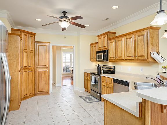 4th image of 141 Dixieland Dr