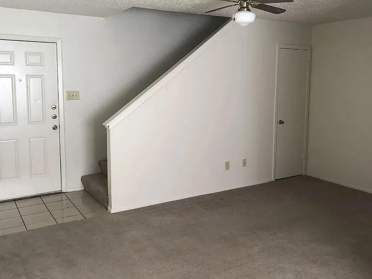 3203 Eagle Hill Ct #B — Photo 2