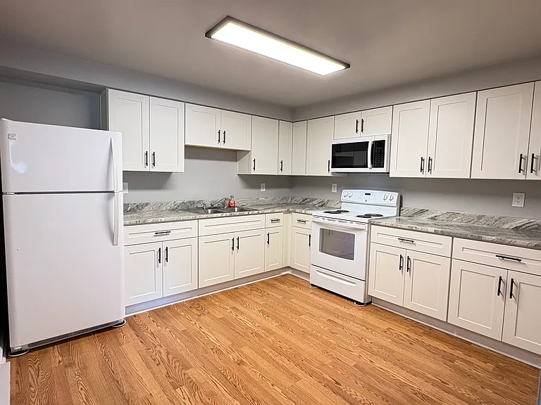 100 Bowman St #102 — Photo 4