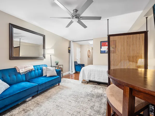 305 East 40th Street image 3 of 19