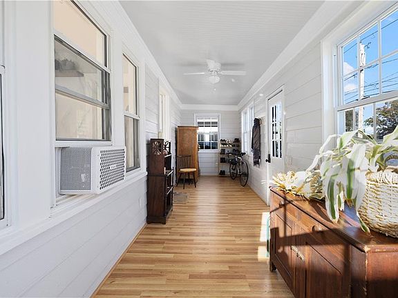 4th image of 84 Myrtle Ave