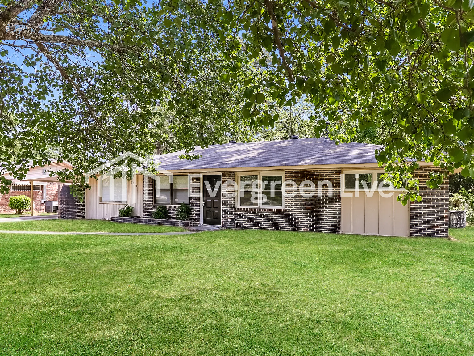 3 bed, 2.0 bath, 1600 sqft, $1,095 — Photo 2