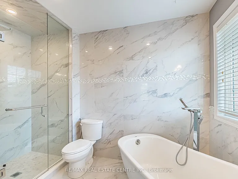 3339 Crompton Cres — Photo 33