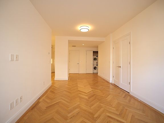 4th image of 160 E 88th St #12ED