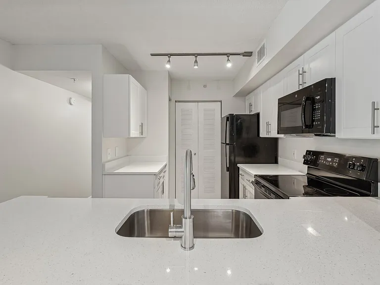 Coquina Cove Apartments — Photo 34