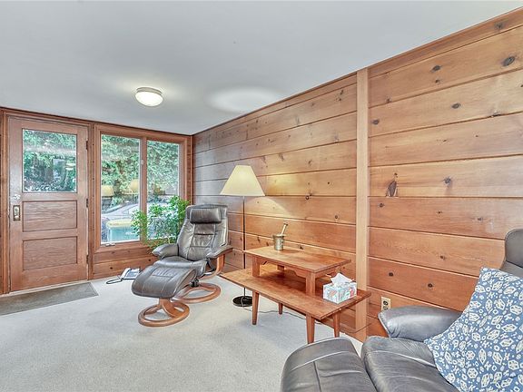 5th image of 160 Commonwealth Rd