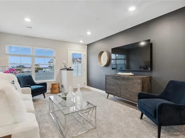 5149 Long Pointe Pass, Woodbury, MN 55129