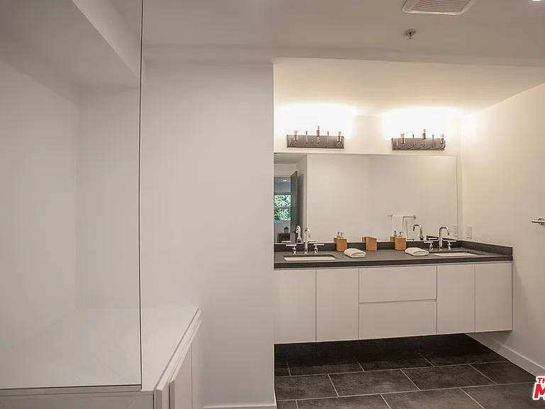 3751 Multiview Dr — Photo 30