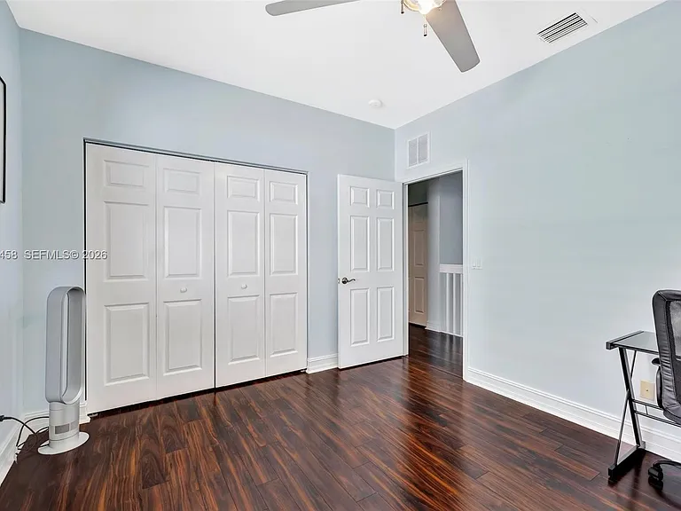 853 SW 11th Ct — Photo 40