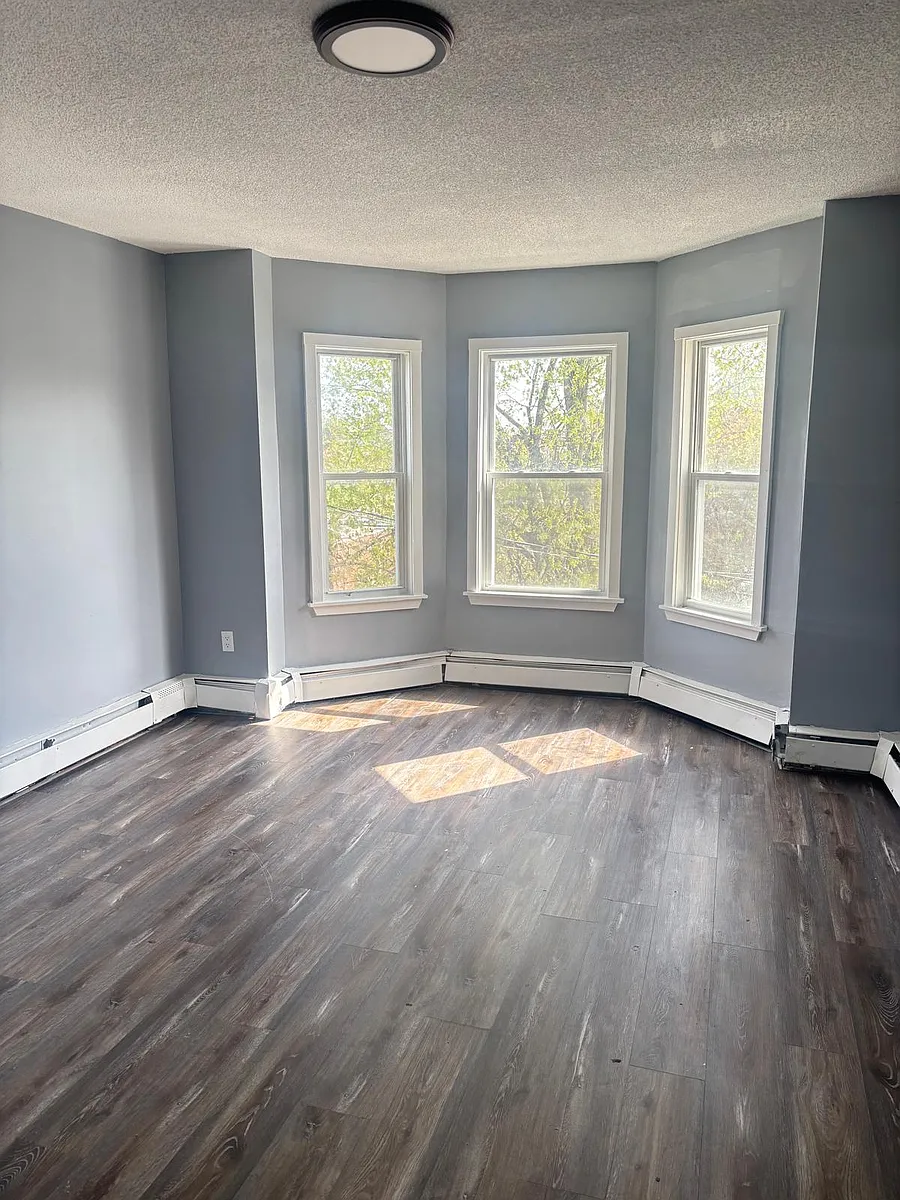 Photo 2 of 6 - 56 Judson St #2 - Hartford, CT Building Photo - 56 Judson St #2