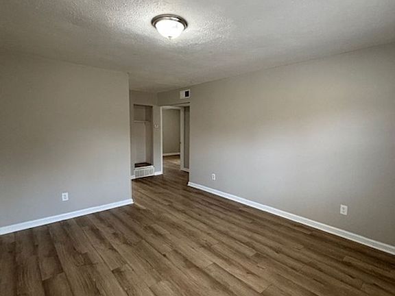 4th image of 433 Woodcreek Dr #13