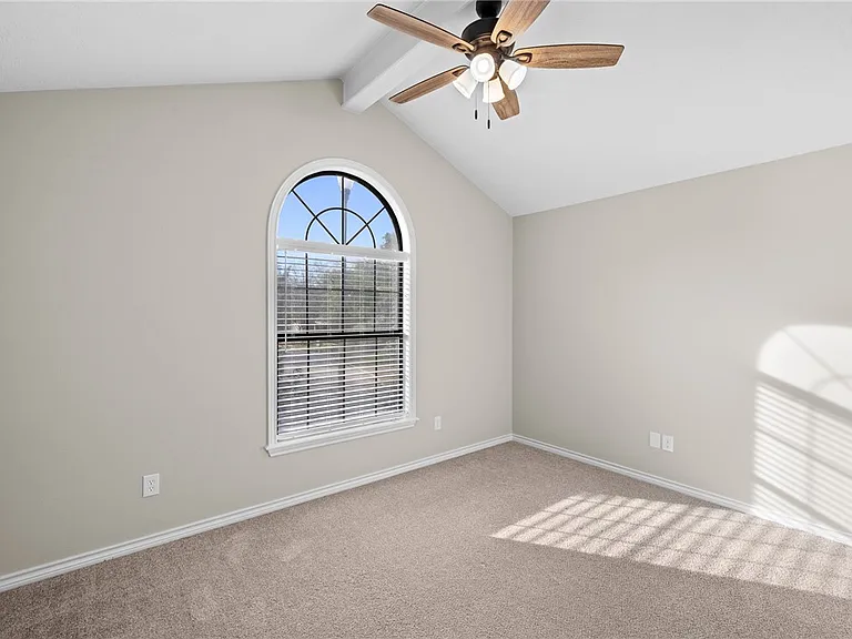 1301 Essex Grn — Photo 17