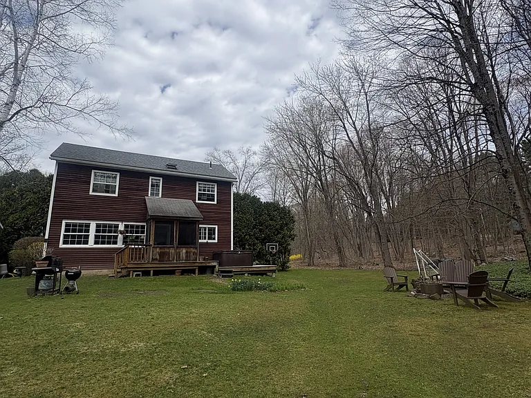 44 Falls Rd — Photo 1