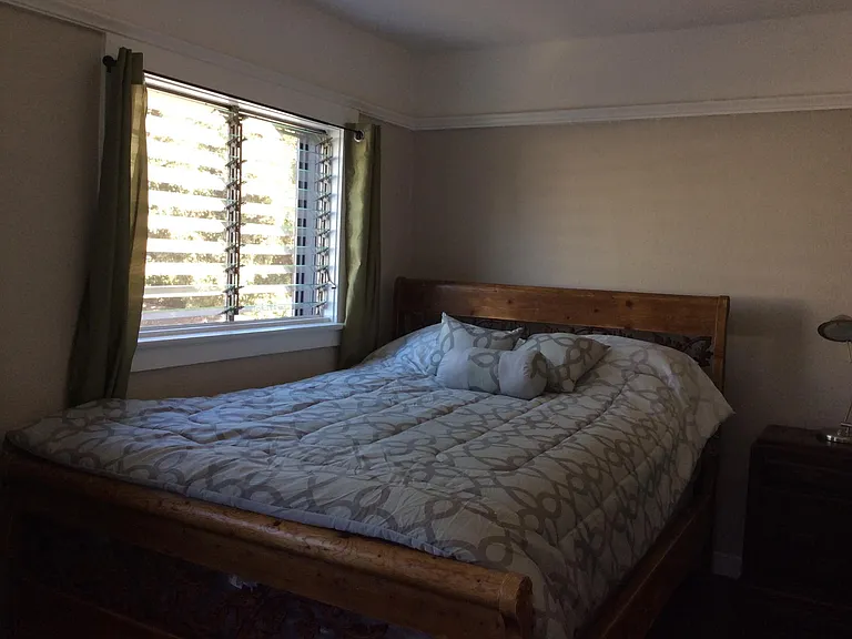 Second upstairs bedroom