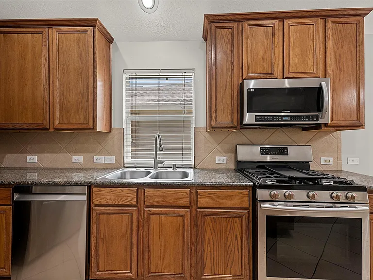 6907 Birnam Garden Ln — Photo 7
