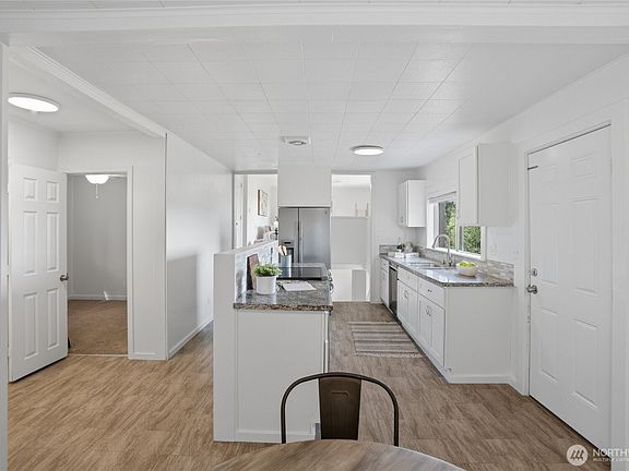 5th image of 3604 Dahl Road NW