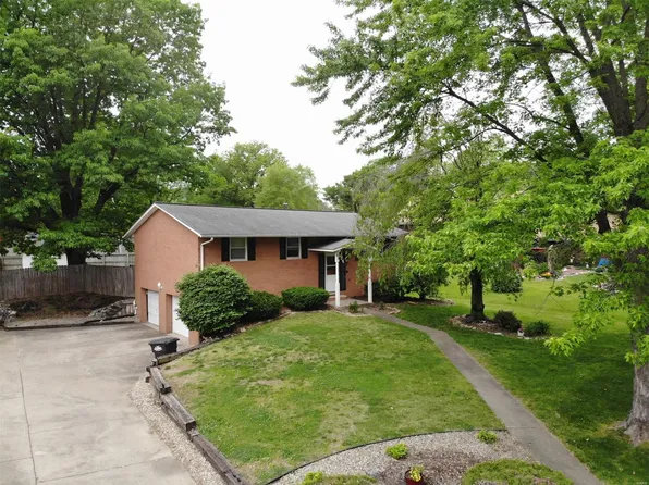 49 Eastmoor Dr, Wood River, IL 62095