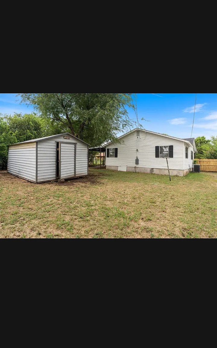3 bed, 1299 sqft, $1,250 — Photo 1