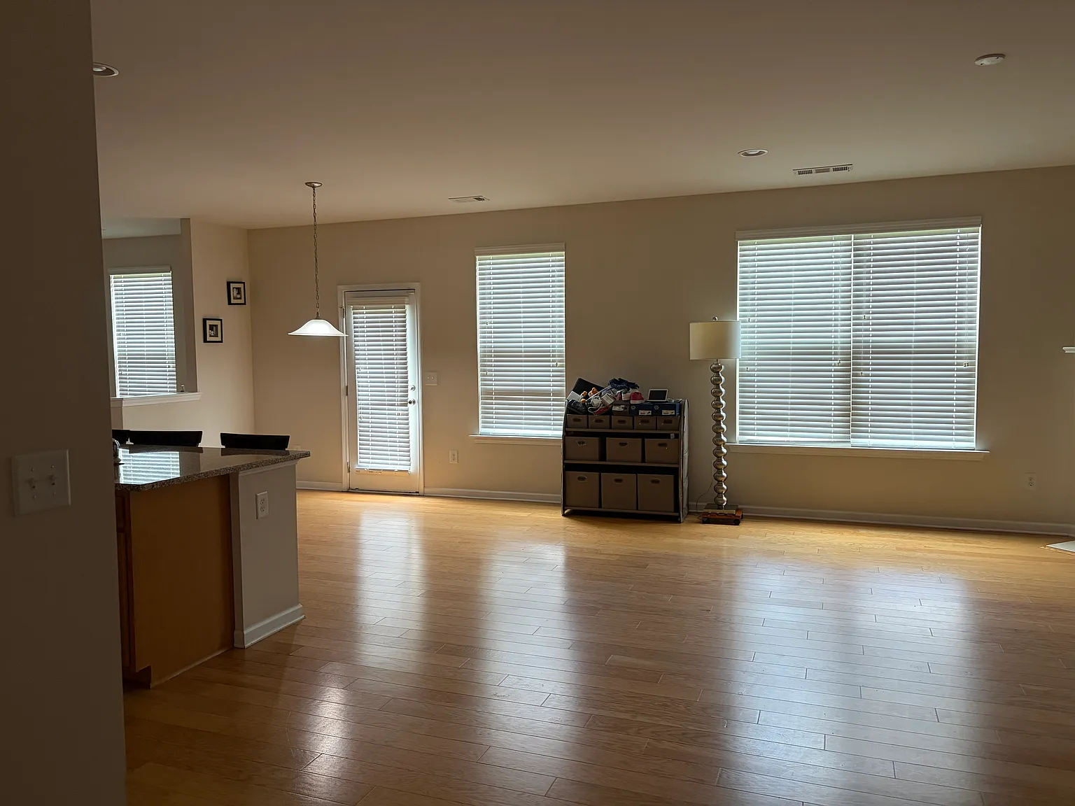 4 bed, 2800 sqft, $850 — Photo 4