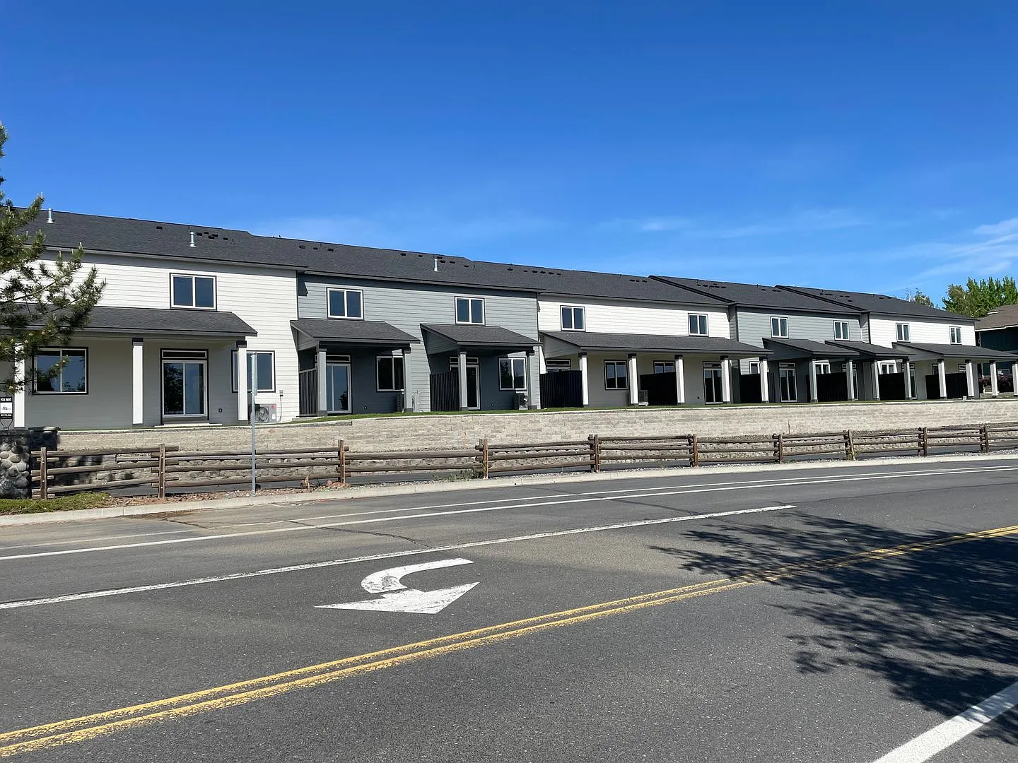 !! Limited Time Move-In Special!! - First And Last Month Free Rent With A 12 Month Lease! — Photo 1