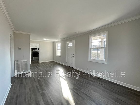 4th image of 109 W Trinity Ln
