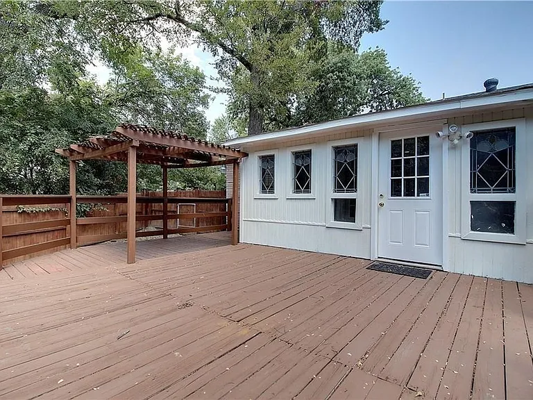 8115 Claremont Dr — Photo 19