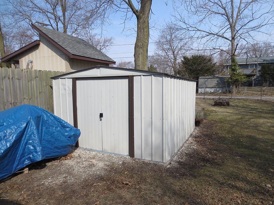 Land cleared on Sherman in Muskegon for storage facility 