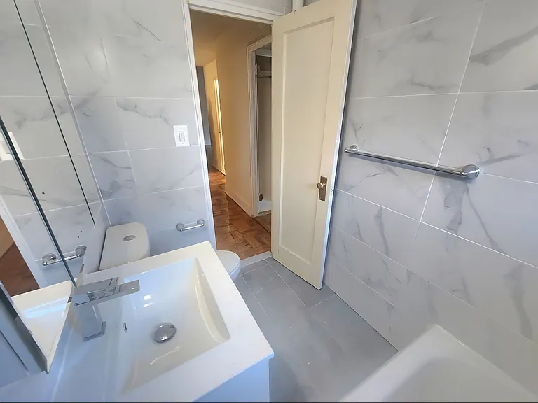 192-45 71st Cres #3A — Photo 11