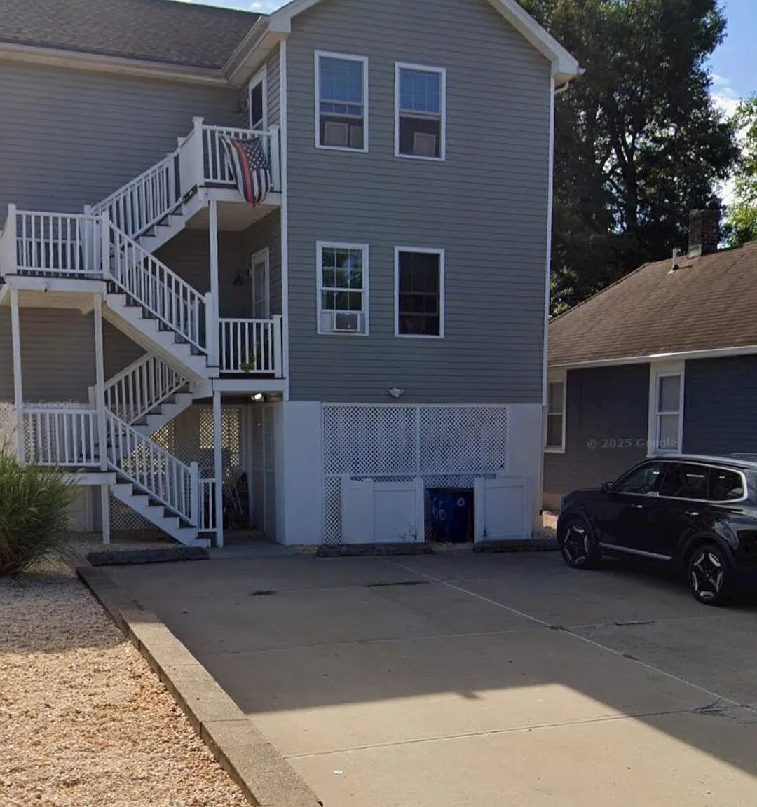 3 bed, 1.5 bath, $2,800 — Photo 2