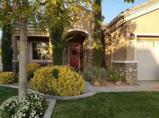 10586 Nobleton Rd, Apple Valley, CA 92308