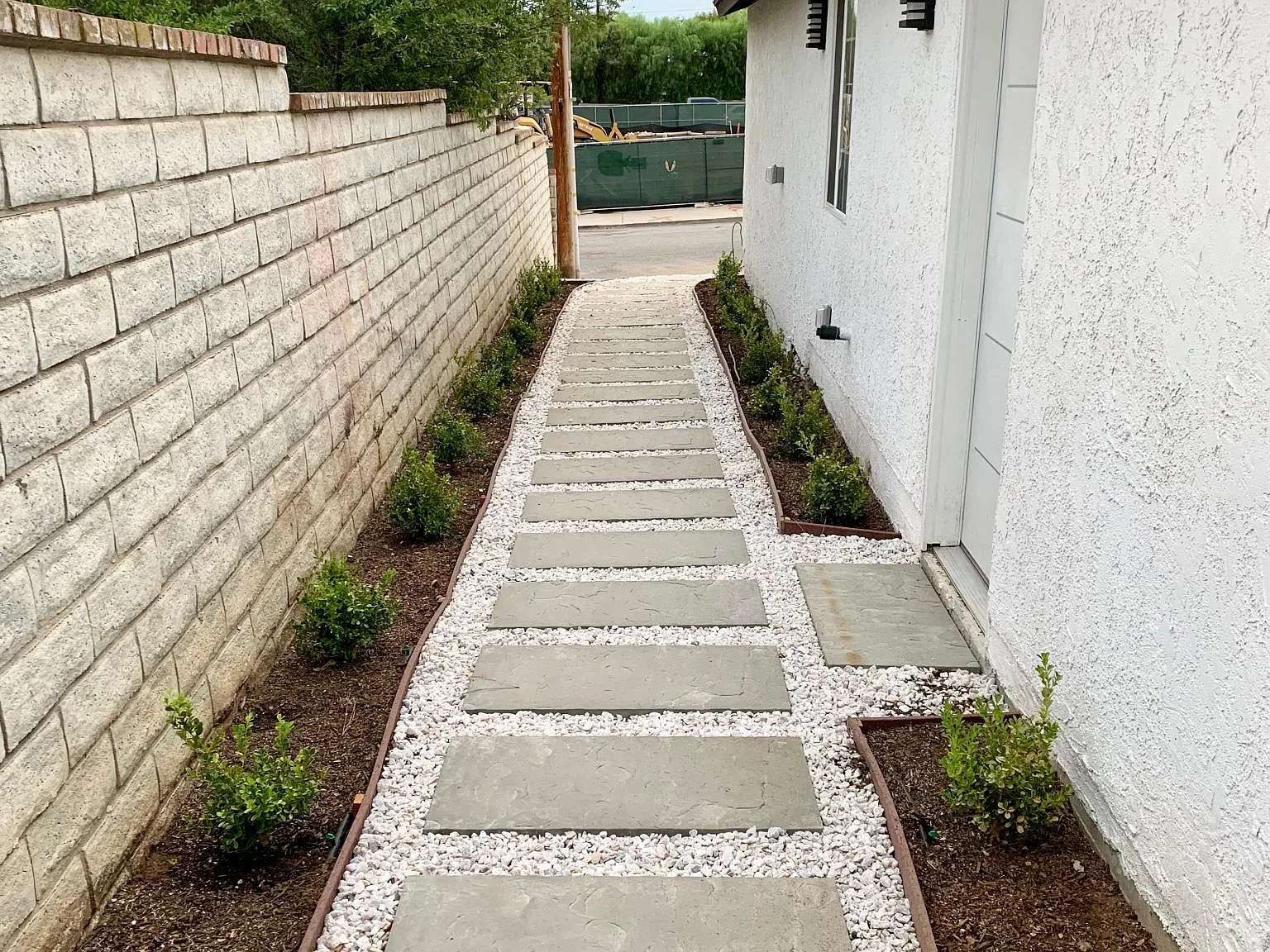 616 E Avenida De Las Flores — Photo 3