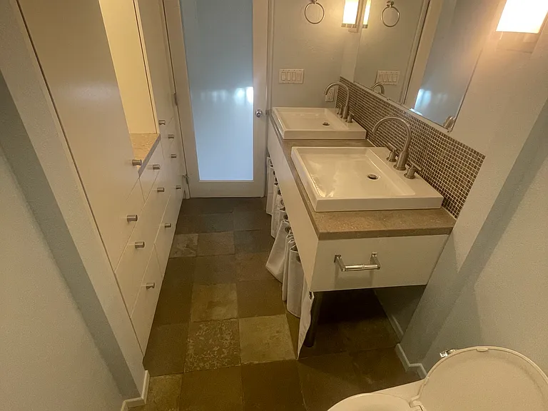 En suite master bathroom