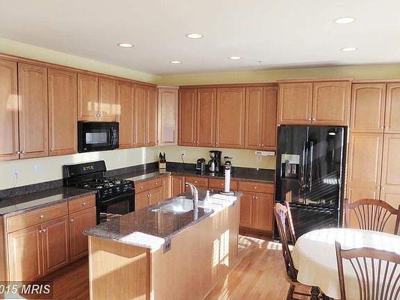5th image of 303 Oak Knoll Ter