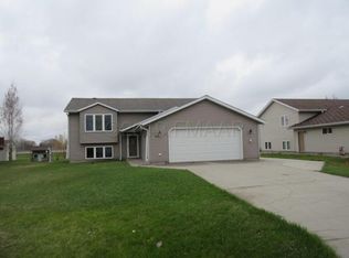 324 3rd St, Mapleton, ND 58059