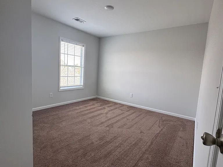 531 Mansfield Ln — Photo 12