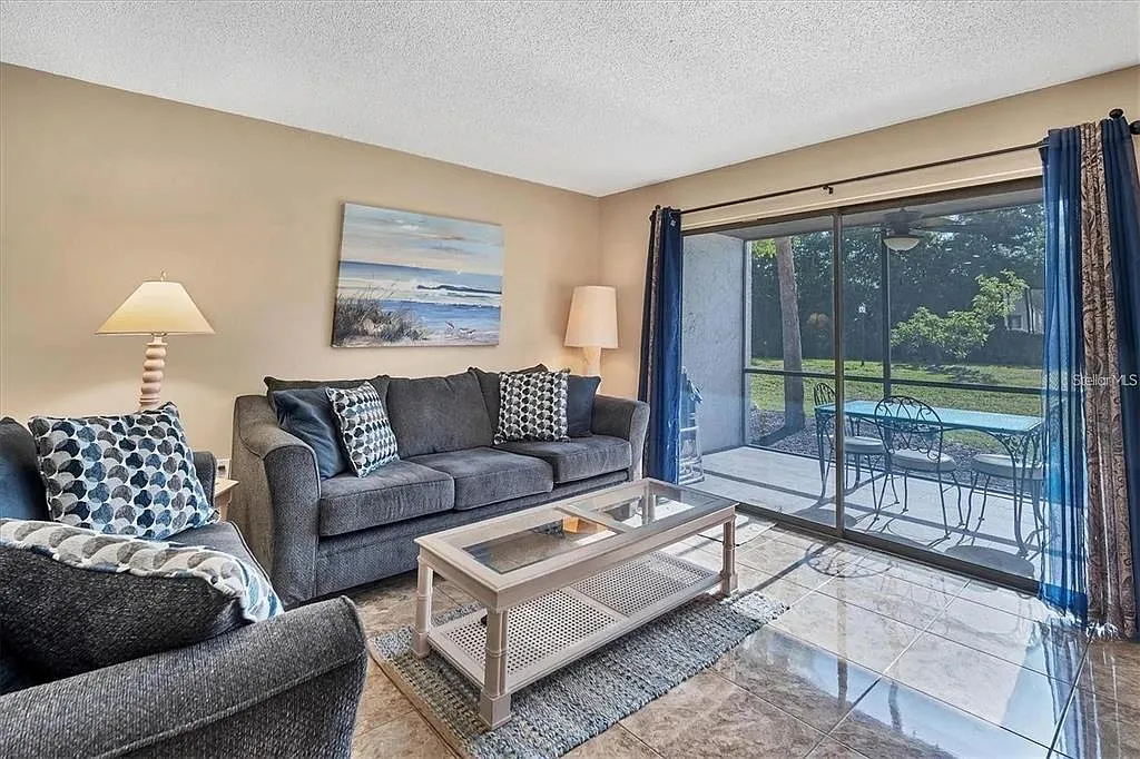 2 bed, 2.0 bath, 1016 sqft, $2,200 — Photo 3