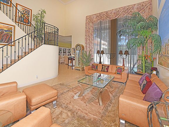 Home For Sale In Thornhill Green