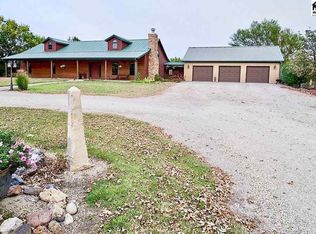 1437 Rolling Hills Ln, McPherson, KS 67460