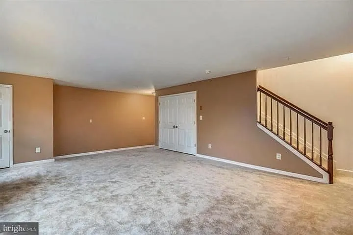 42243 Canary Grass Sq — Photo 19