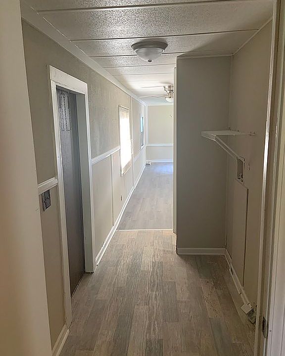 1st image of 227 E Line Dr